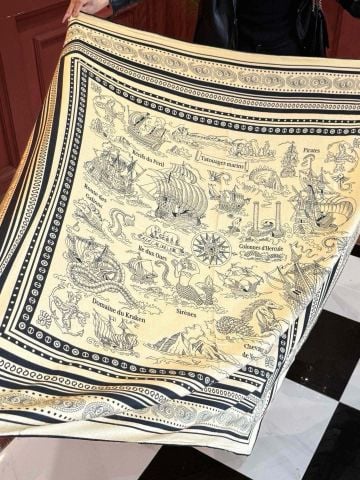 KHĂN CHOÀNG UNISEX HERM* LEN TƠ HỌA TIẾT NGỰA CAO CẤP 140x140