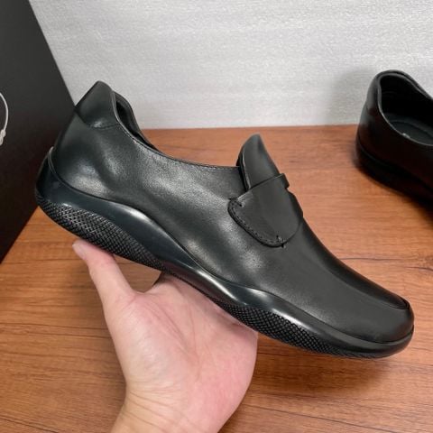 GIÀY NAM SLIP ON PRAD*  THỂ THAO DA BÊ – GÓT LOGO ĐỎ 3.5CM*