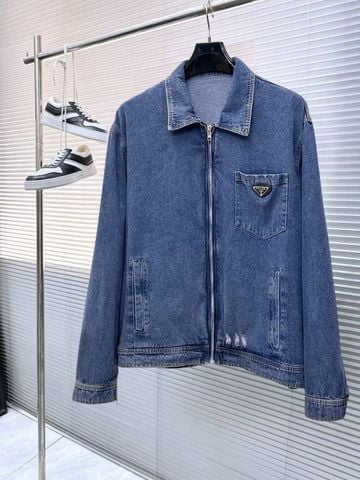 ÁO KHOÁC JEANS NAM PRD DÁNG CỔ BẺ KHÓA KÉO LOGO TAM GIÁC NGỰC PHOM GỌN CAO CẤP