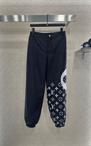 BỘ THỂ THAO NỮ L*V  2025 – ÁO KHOÁC ZIP + QUẦN DÀI MONOGRAM TƯƠNG PHẢN