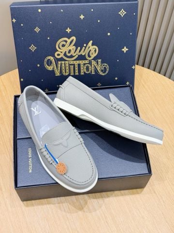 GIÀY LOAFER NAM L V CROISETTE PHOM PREPPY DA BÊ MỀM VÂN HẠT
