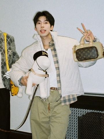 ÁO PHAO NAM L*V MONOGRAM THÊU NỔI