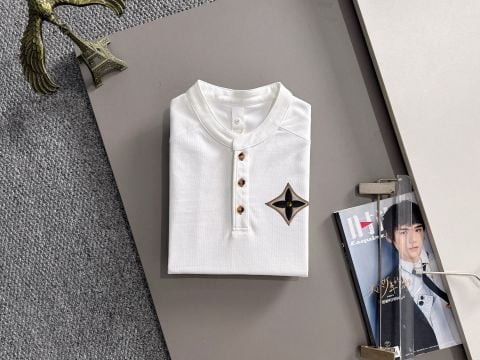 ÁO THUN NAM L V CỔ TRỤ DỆT KIM THÊU NỔI SANG TRỌNG