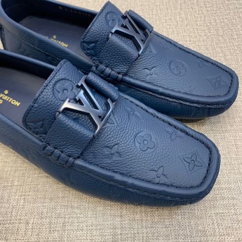 GIÀY MOCCASIN NAM L*V  MONOGRAM DẬP NỔI – DA BÒ Ý MÀU NAVY*