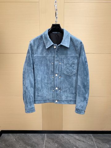 ÁO KHOÁC NAM L*V  DA LỘN XANH TYPE II – MONOGRAM DẬP NỔI (2025)