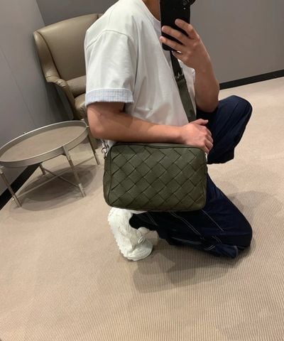 TÚI ĐEO CHÉO NAM NỮ B V INTRECCIATO CAMERA BAG