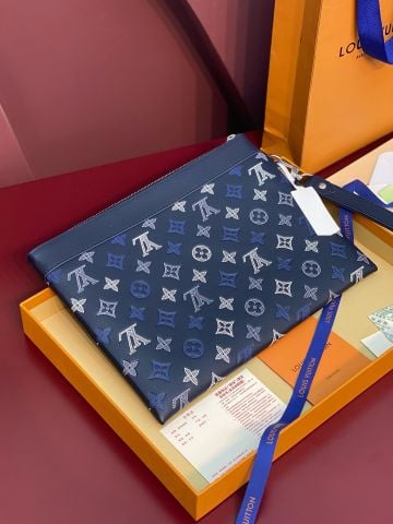 TÚI CẦM TAY NAM NỮ LV* POCHETTE TO-GO MONOGRAM SHADOW DA BÒ