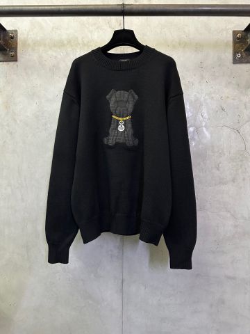 ÁO LEN UNISEX FD HỌA TIẾT CHÚ CÚN MONOGRAM ĐÍNH CHARM KIM LOẠI