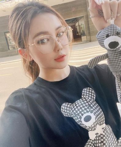 KÍNH MẮT NỮ D O PHOM BUTTERFLY HÌNH HỌC GỌNG KIM LOẠI CHỮ KÝ CÁCH ĐIỆUKÍNH MẮT NỮ D O PHOM BUTTERFLY HÌNH HỌC GỌNG KIM LOẠI CHỮ KÝ CÁCH ĐIỆUKÍNH MẮT NỮ D O PHOM BUTTERFLY HÌNH HỌC GỌNG KIM LOẠI CHỮ KÝ CÁCH ĐIỆU