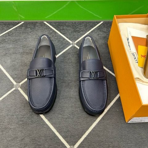 Giày nam L*V – Loafer da bê ép vân, đế da dress-formal
