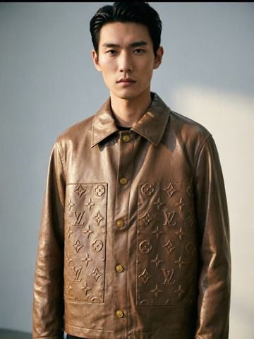 ÁO KHOÁC NAM L V JACKET DA DẬP NỔI – VẺ ĐẸP PHONG TRẦN ĐẦY UY LỰC