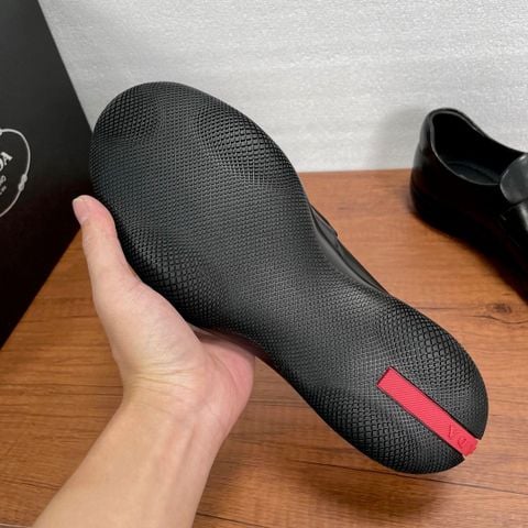 GIÀY NAM SLIP ON PRAD*  THỂ THAO DA BÊ – GÓT LOGO ĐỎ 3.5CM*