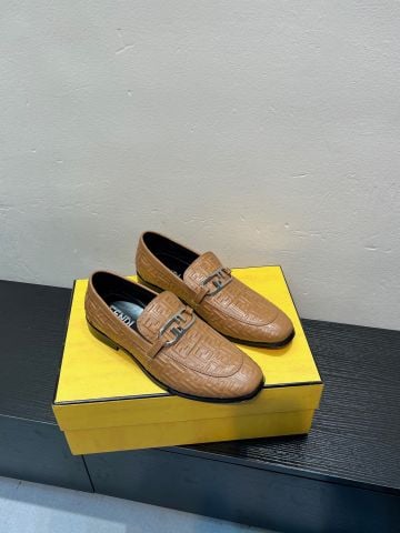 GIÀY NAM LOAFER FD DA BÒ DẬP NỔI MONOGRAM KHÓA KIM LOẠI SANG TRỌN