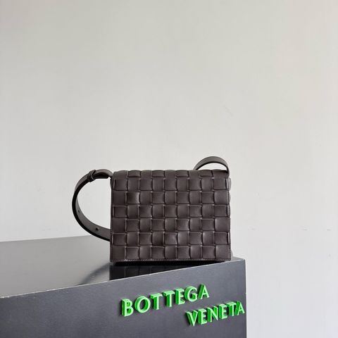 TÚI ĐEO CHÉO NAM NỮ B V ORTO MESSENGER – DA BÊ ĐAN INTRECCIATO