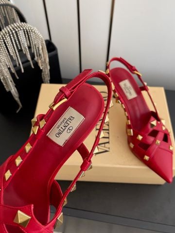 GIÀY CAO GÓT NỮ VLTN DÁNG MŨI NHỌN ROCKSTUD