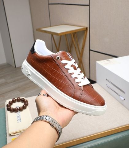 GIÀY SNEAKER NAM L V DẬP VÂN CÁ SẤU ĐẾ DÀY DÁNG RUNWAY
