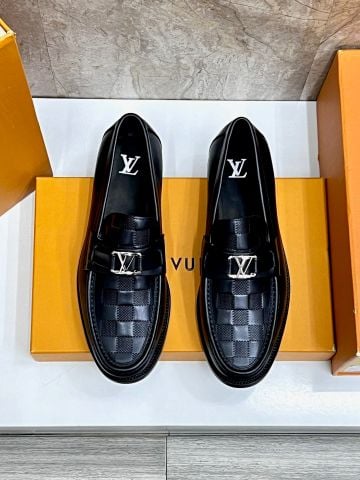 GIÀY LOAFER NAM L*V  DA BÊ DAMIER, KHÓA KIM LOẠI