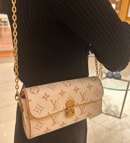 TÚI XÁCH NỮ LV* POCHETTE CAMILLE TRẮNG MONOGRAM DUNE