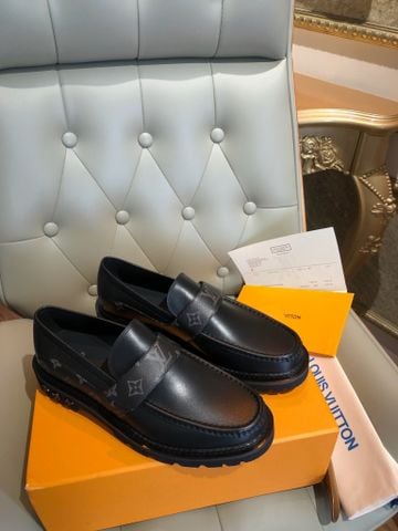 GIÀY NAM LV* LOAFER PHỐI MONOGRAM ĐAI NGANG – PHIÊN BẢN CLASSIC