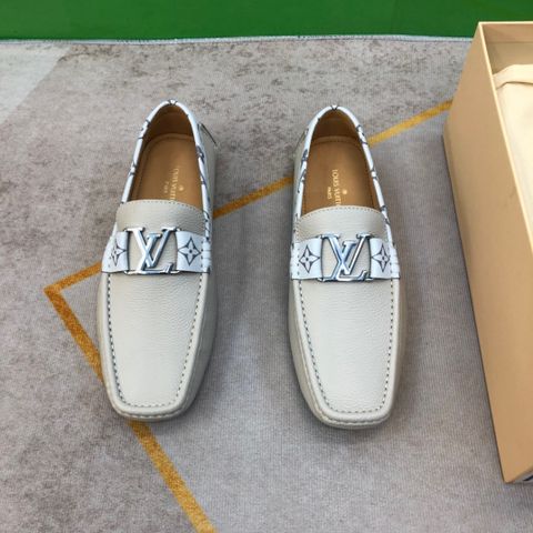 GIÀY MOCCASIN NAM L*V  DÂY MONOGRAM TRẮNG – DA BÊ MỀM, PHONG THÁI LỊCH LÃM*