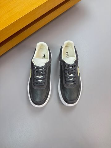 GIÀY NAM SNEAKER PR**A DA LỘN XANH RÊU – ĐẾ TPU SIÊU NHẸ, HUY HIỆU TAM GIÁC