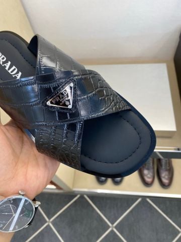 SANDAL NAM PRD DA DẬP VÂN QUAI CHÉO LOGO TAM GIÁC