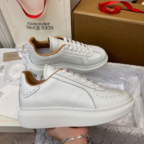 GIÀY THỂ THAO NAM NỮ MCQ* SNEAKER DA TRẮNG ĐẾ DÀY TÔN DÁNG