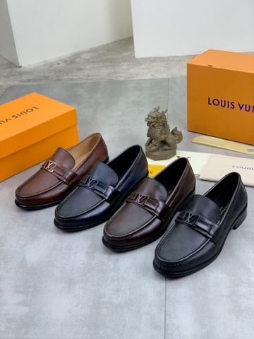 GIÀY NAM LOAFER L V PHỐI HOẠ TIẾT DAMIER DẬP NỔI – QUAI LOGO NỔI BẬT FORM GỌN DỄ PHỐI
