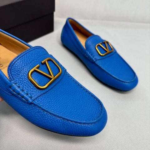GIÀYMOCCASIN NAM VALENTINO* LOAFER DA BÊ VÂN HẠT – LOGO V MẠ VÀNG