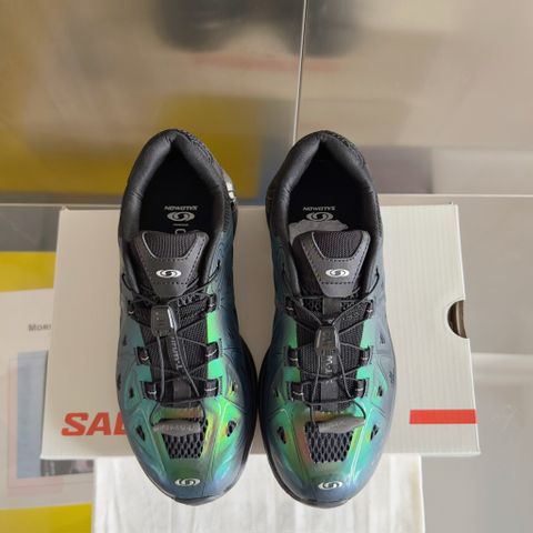 GIÀY THỂ THAO NỮ SALOM XT-WHISPER VOID IRIDESCENT