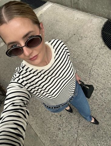 KÍNH MÁT NỮ CN  OVAL ĐEN VIỀN VÀNG SANG TRỌNG