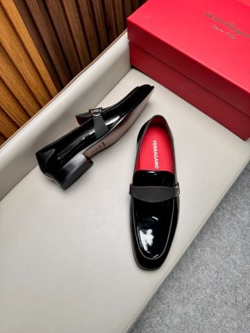 GIÀY NAM LOAFER FG DÁNG FORMAL DA BÒ PHỦ BÓNG SÂU QUAI SADDLE GANCINI