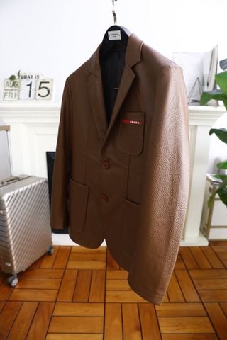 ÁO VEST NAM PRD DÁNG CỔ BẺ DA SINH THÁI VÂN HẠT THANH LỊCH
