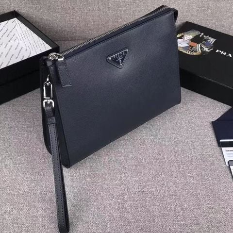 TÚI CẦM TAY NAM PRD DA BÒ VÂN SAFFIANO