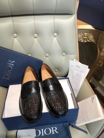 GIÀY LOAFER NAM DI*Or* – DA BÒ DẬP NỔI BIỂU TƯỢNG OBLIQUE SANG TRỌNG