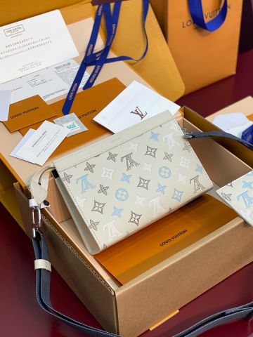 TÚI NHỎ ĐEO CHÉO NAM NỮ L*V GASTON WEARABLE WALLET MONOGRAM SHADOW