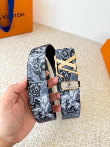 THẮT LƯNG NAM L*V  MONOGRAM XÁM KHÓA CHỮ V SANG TRỌNG