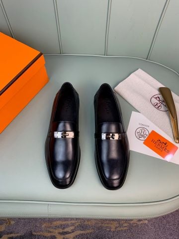 GIÀY NAM LOAFER HERM DA BÊ ĐẾ DA – KHÓA KIM LOẠI TỐI GIẢN