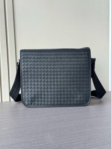 TÚI MESSENGER NAM BV INTRECCIATO WAXED CALFSKIN PHOM FLAP BAG ĐEO CHÉO