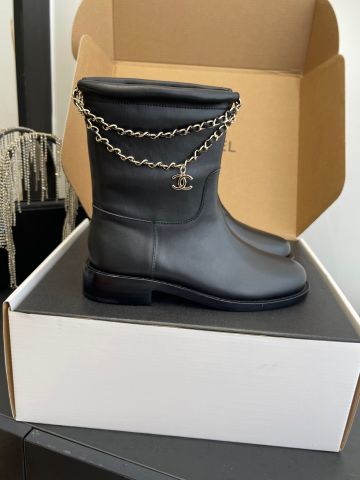 BOOT NỮ CHANEL* DÂY CHUỖI ĐÔI & CHARM CỎ 4 LÁ – DA LỲ/DA LỘN