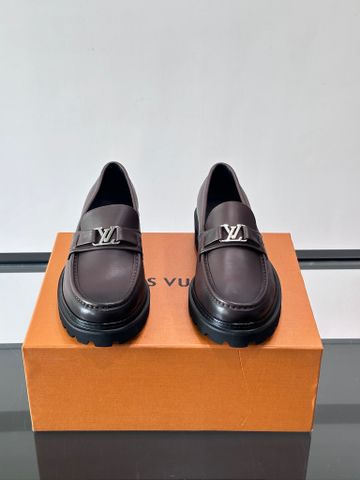 GIÀY LOAFER NAM L V DÒNG MAJOR DA BÊ TRƠN PHỐI QUAI MONOGRAM