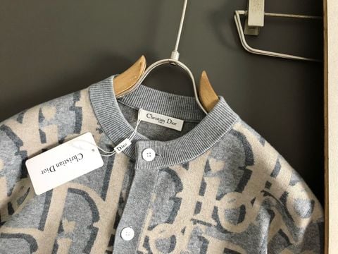 ÁO CARDIGAN NAM D R – LEN JACQUARD OBLIQUE KHỔ LỚN, PHOM SANG HIỆN ĐẠI