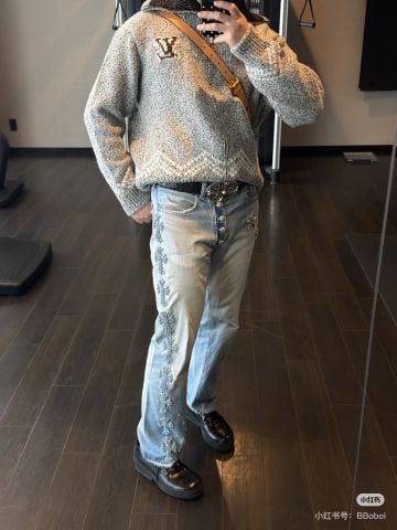 QUẦN JEANS CH HÀNG ĐỘC – PHOM ỐNG ĐỨNG ĐÍNH PHA LÊ THÁNH GIÁ GOTHIC KỲ CÔNG