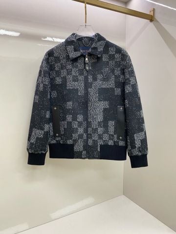 ÁO KHOÁC NAM NỮ L V BLOUSON CỔ BẺ – VẢI BOUCLÉ HỌA TIẾT CHECKERBOARD
