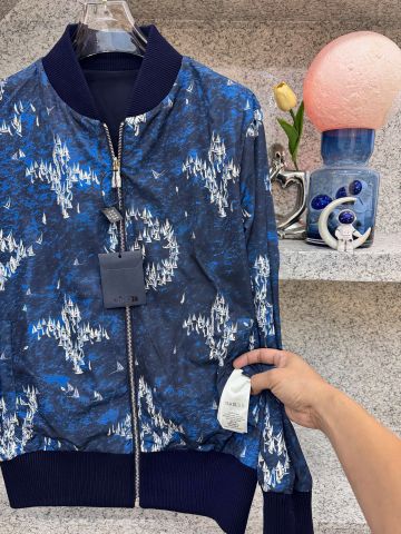 ÁO NAM BOMBER 2 MẶT LV* XANH INDIGO – PHIÊN BẢN CAO CẤP