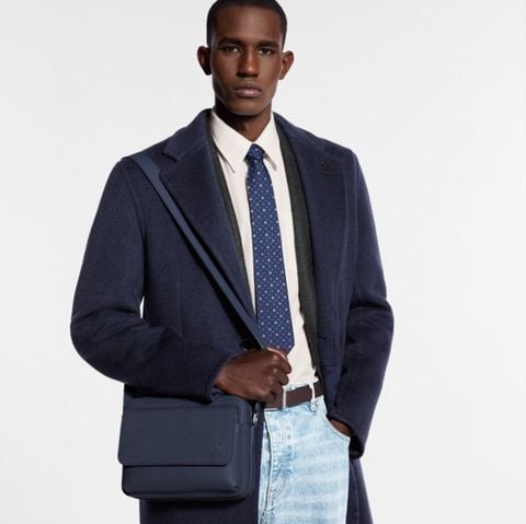 TÚI ĐEO CHÉO NAM L*V  DA BÒ HẠT BOARDING