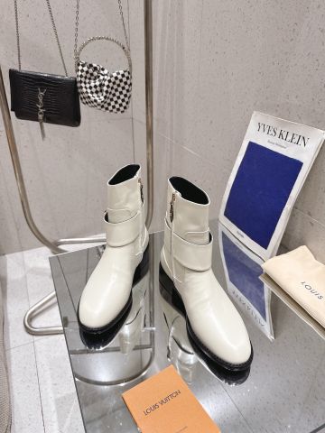 BOOT NỮ L*V  PHỐI KHÓA VÀNG TINH TẾ – PHIÊN BẢN SANG THANH LỊCH