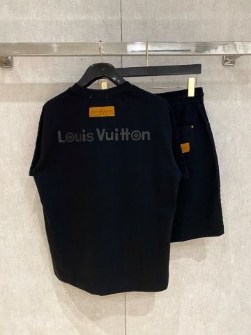 SET NAM NỮ L V ÁO THUN TAY NGẮN + QUẦN SHORT AIR-LAYER PHOM RỘNG