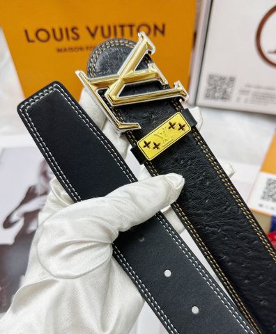 THẮT LƯNG NAM L*V  KHÓA CHỮ CÁI MẠ VÀNG – DA BÒ VÂN ĐEN 3.8CM*