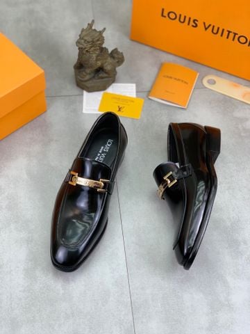 GIÀY NAM LV* LOAFER DA BÊ BÓNG KHOÁ KIM LOẠI SANG TRỌNG